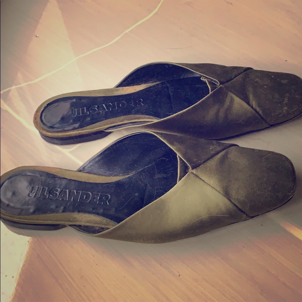 Jail sander satin slip on